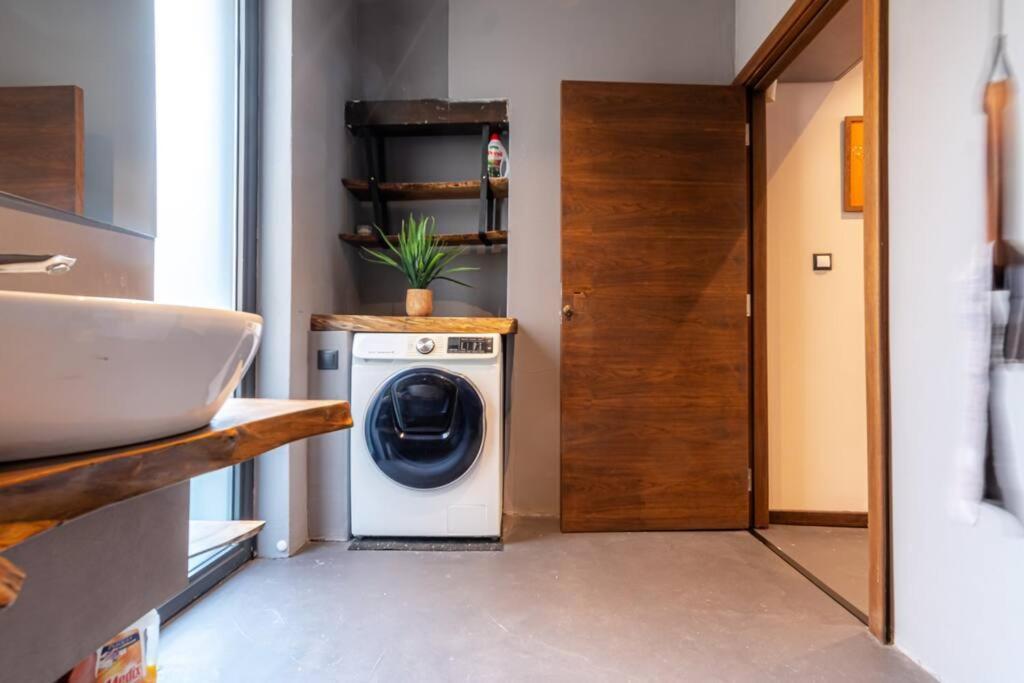Top Central Design, 2 Bedroom, Ndk, Free Secured Parking Sofia Exterior photo
